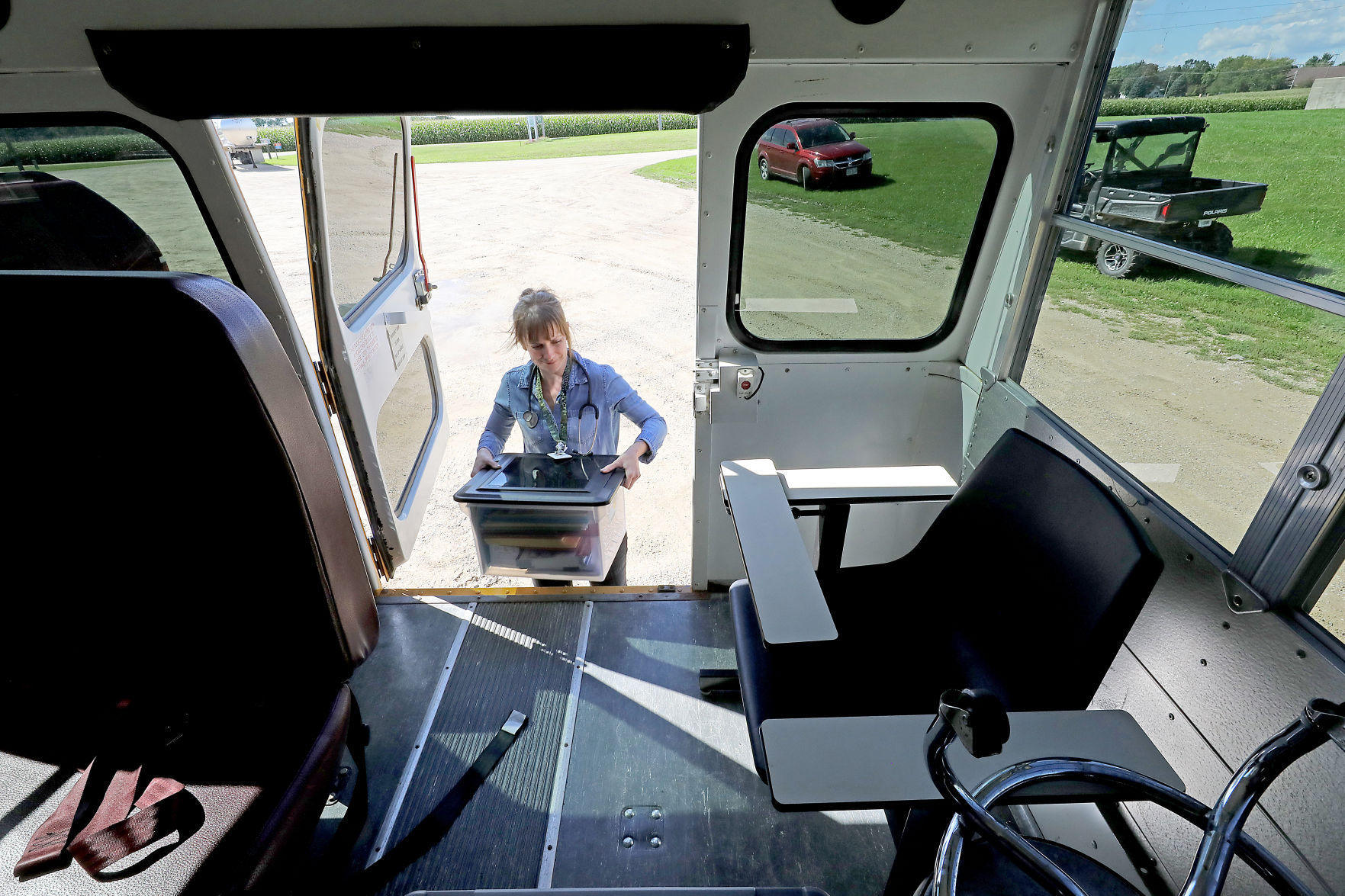 Jewell taking supplies from bus